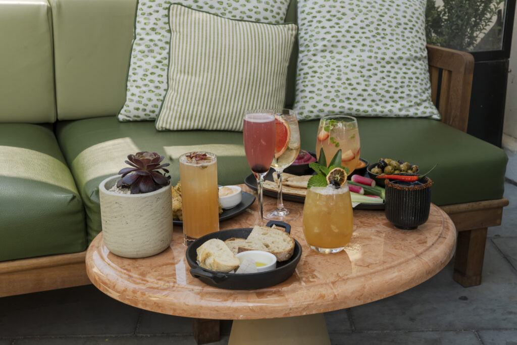 bar